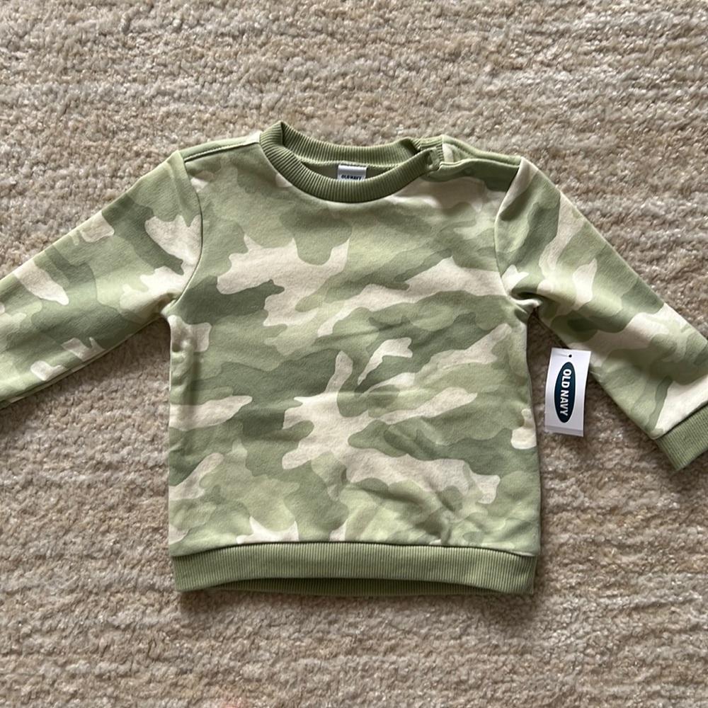 NWT Old Navy Trendy Gender Neutral Camouflage sweatshirt!